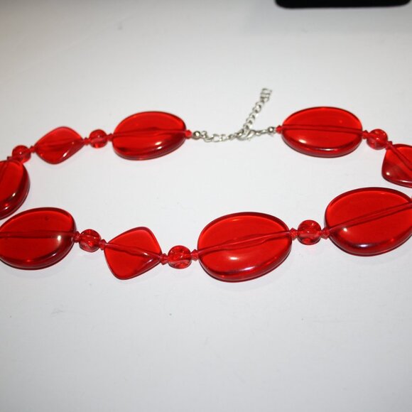 Beautiful clear red statement necklace 18-20" - Picture 2 of 5